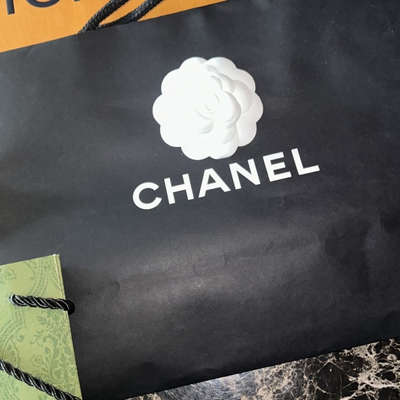 Louis Vuitton, Chanel Gucci shopping bags - Picture 3 of 6